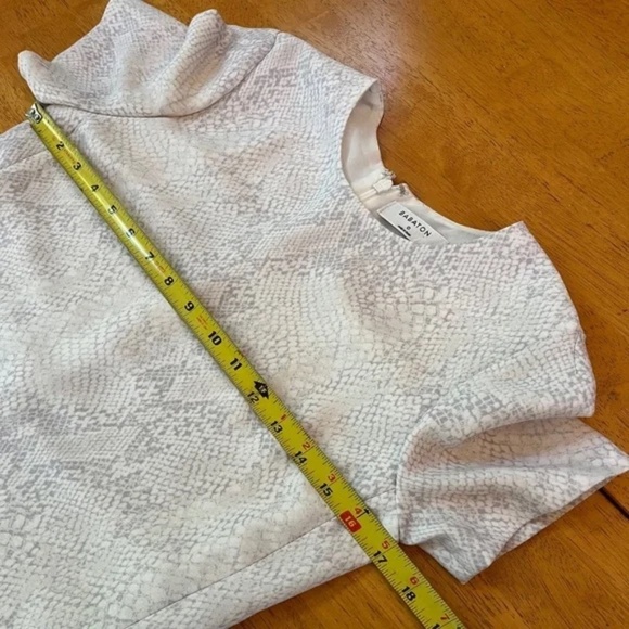 Babaton Aritzia Short Mini Lined Pearl Dress Short Sleeve Gray Print, Size XS S - Picture 9 of 11
